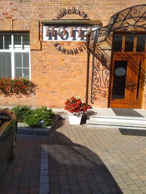 Hotel Kopernik チェホチネク エクステリア 写真